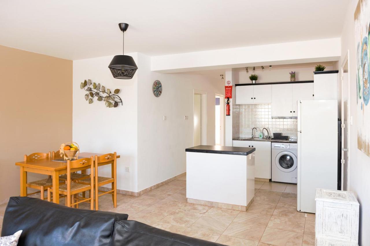 Sofia Apartment 700M Away From The Beach Paralimni Exterior foto