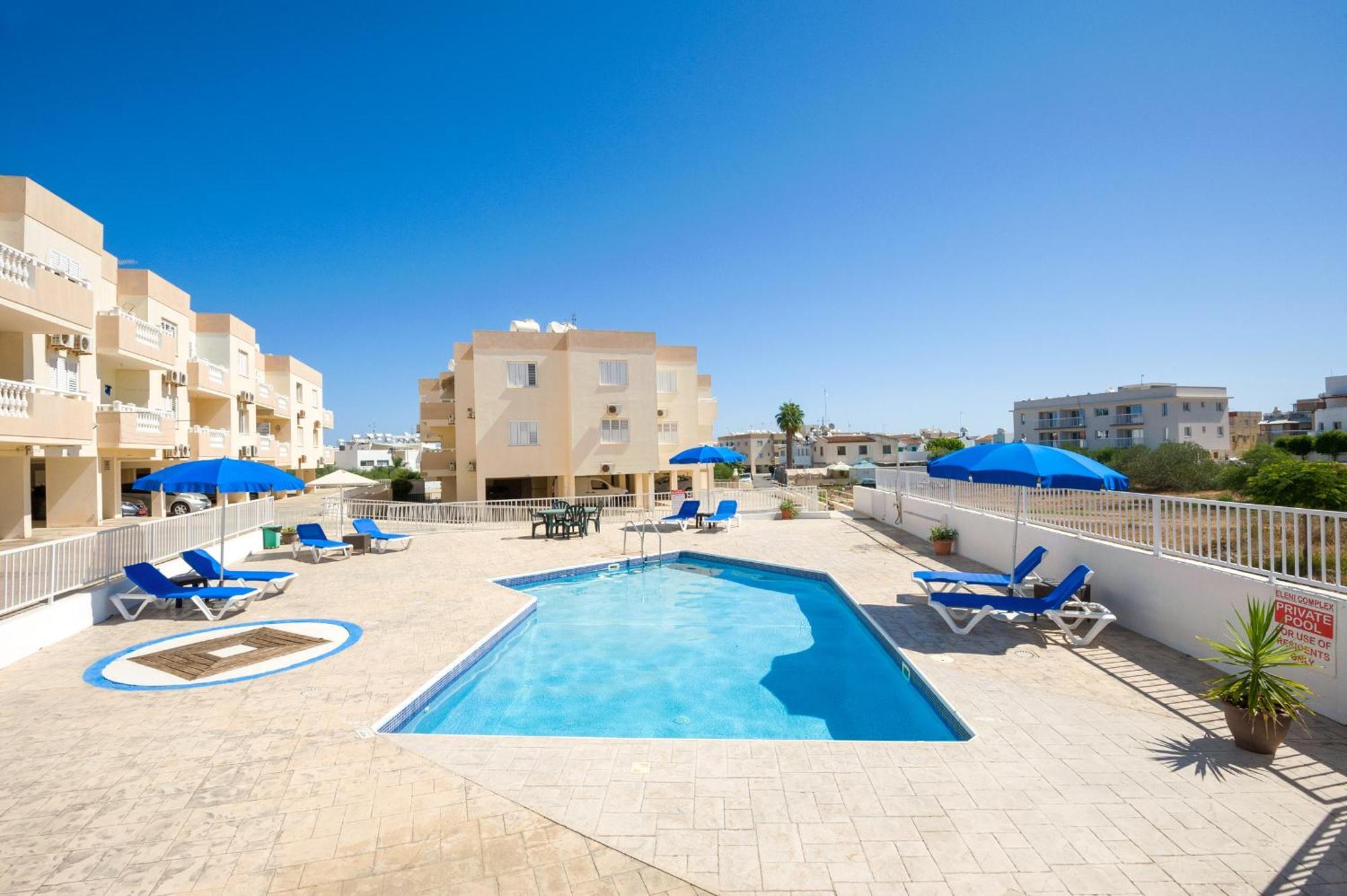 Sofia Apartment 700M Away From The Beach Paralimni Exterior foto